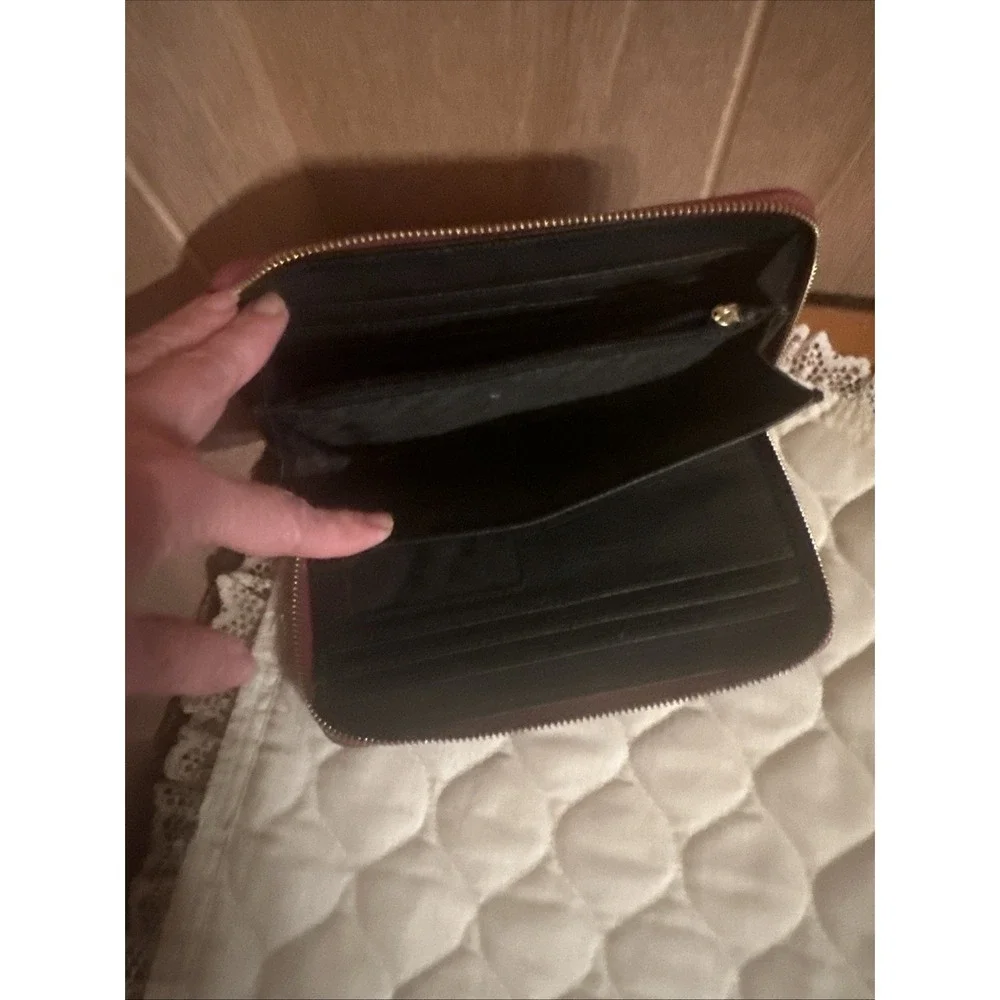 Steve Madden BZIP Around Wallet Pink Fuchsia Saffiano Faux Leather Zip Accordion